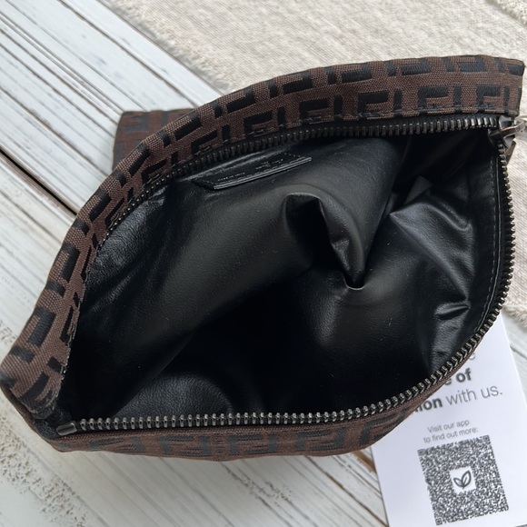 Authentic Fendi Clutch Bag. - Picture 5 of 7